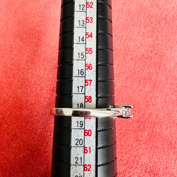 925 Sterling Silver Band with Pink Sapphires – Size 9. Classic & Trendy. - Picture 6 of 7